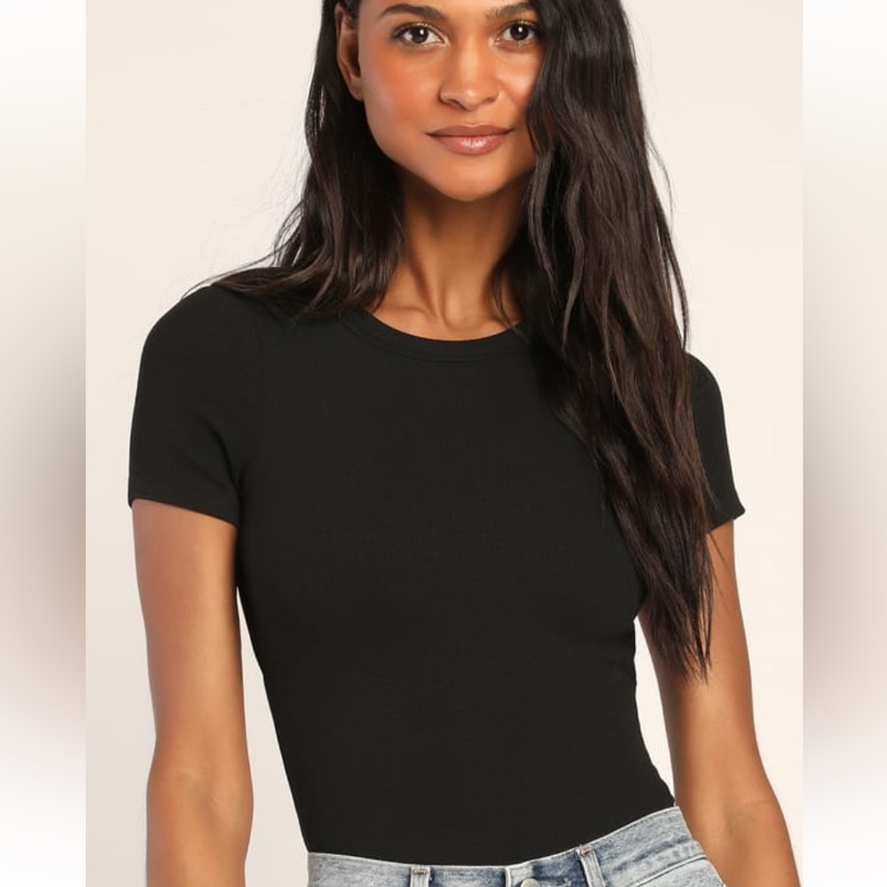 NWT Lulu’s Cutout and Run Black Ribbed Cutout
Short Sleeve Top